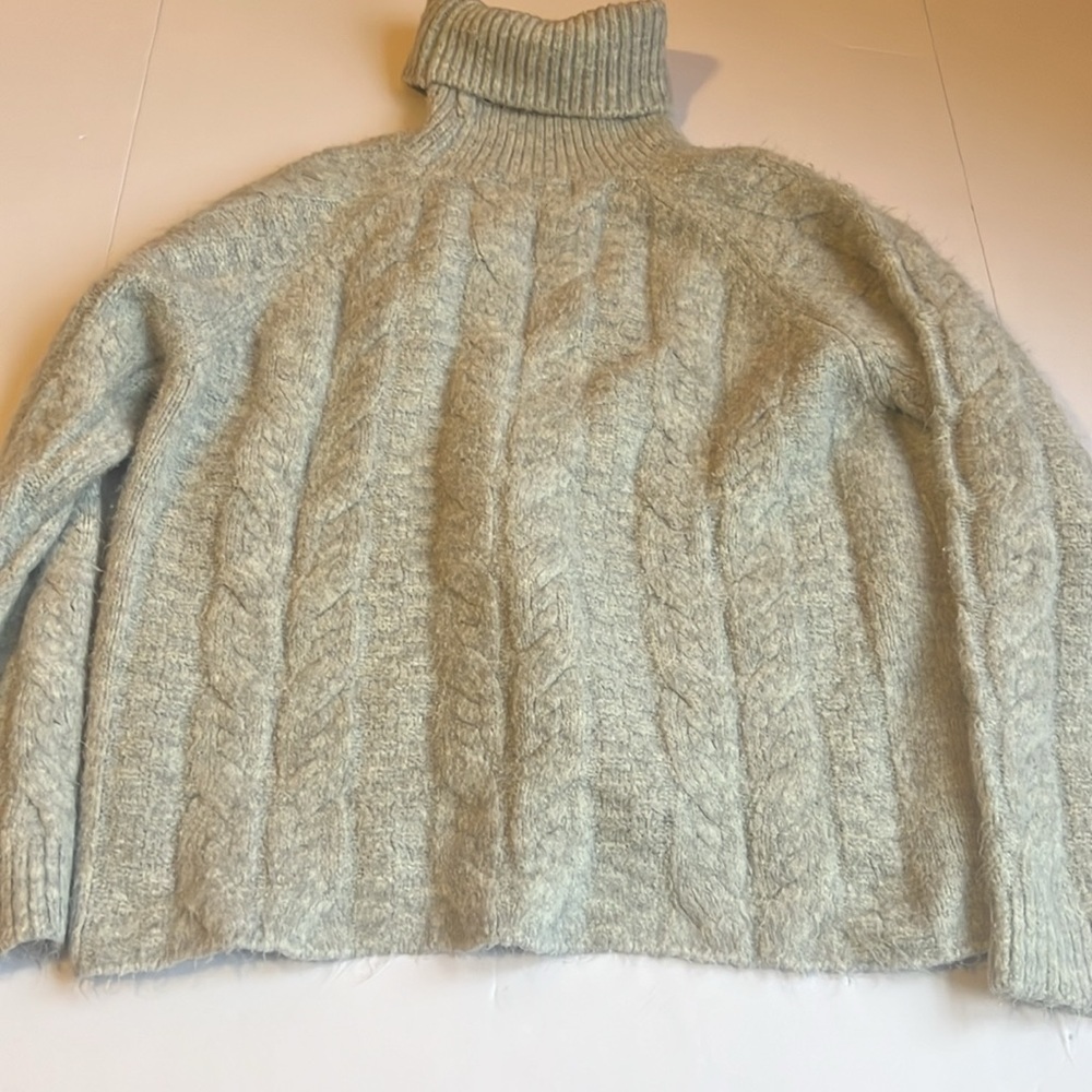 AKIRA light gray women’s turtleneck sweater medium - Picture 7 of 7